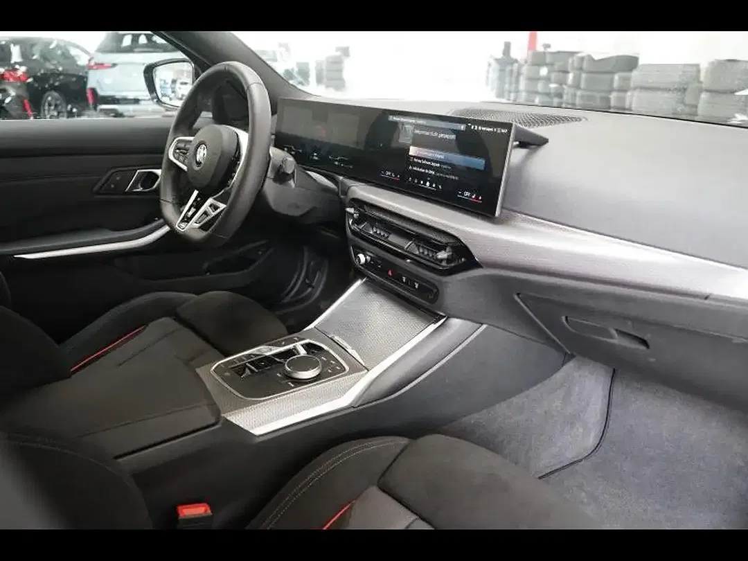BMW 320 xDrive M Sport - Thumbnail 11