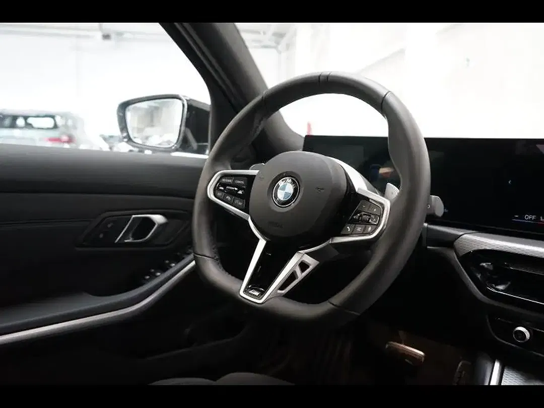 BMW 320 xDrive M Sport - Thumbnail 14
