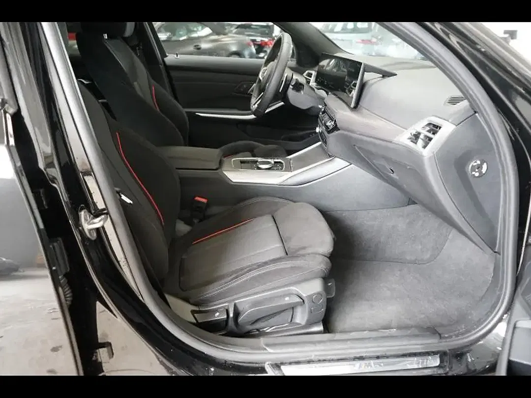 BMW 320 xDrive M Sport - Thumbnail 15