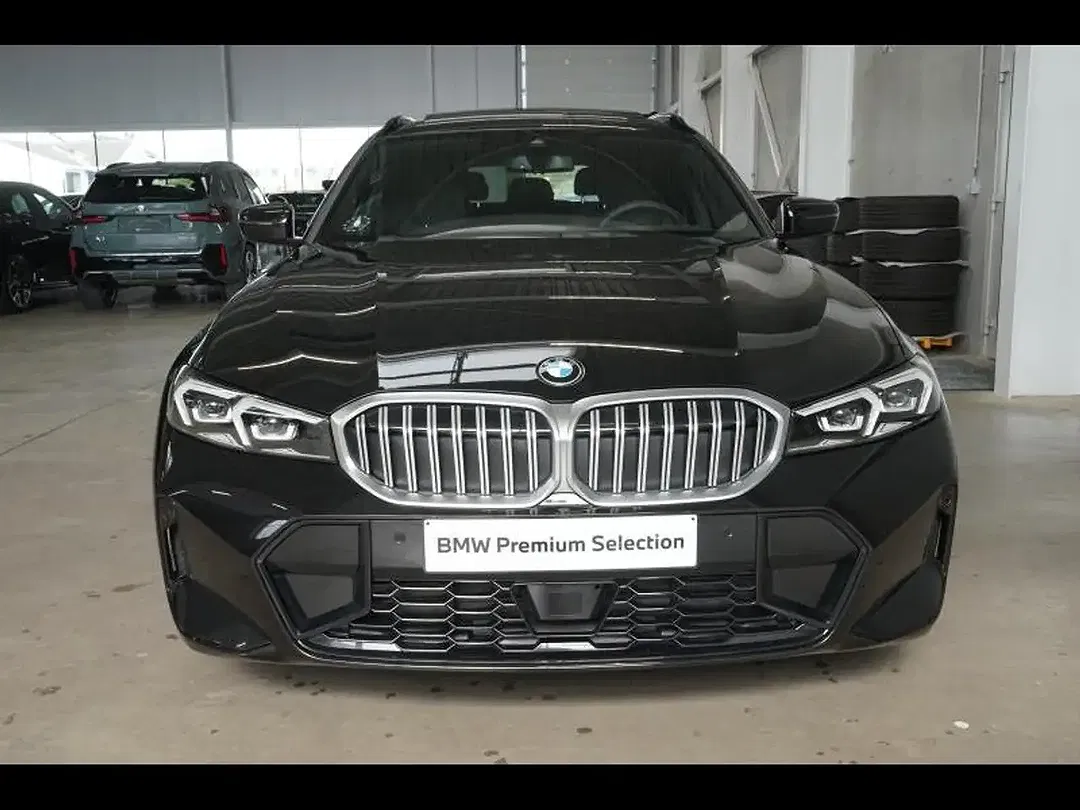BMW 320 xDrive M Sport - Thumbnail 2