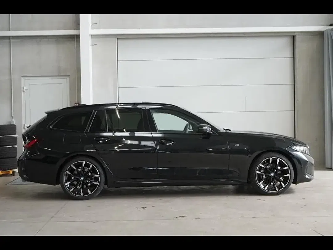 BMW 320 xDrive M Sport - Thumbnail 3