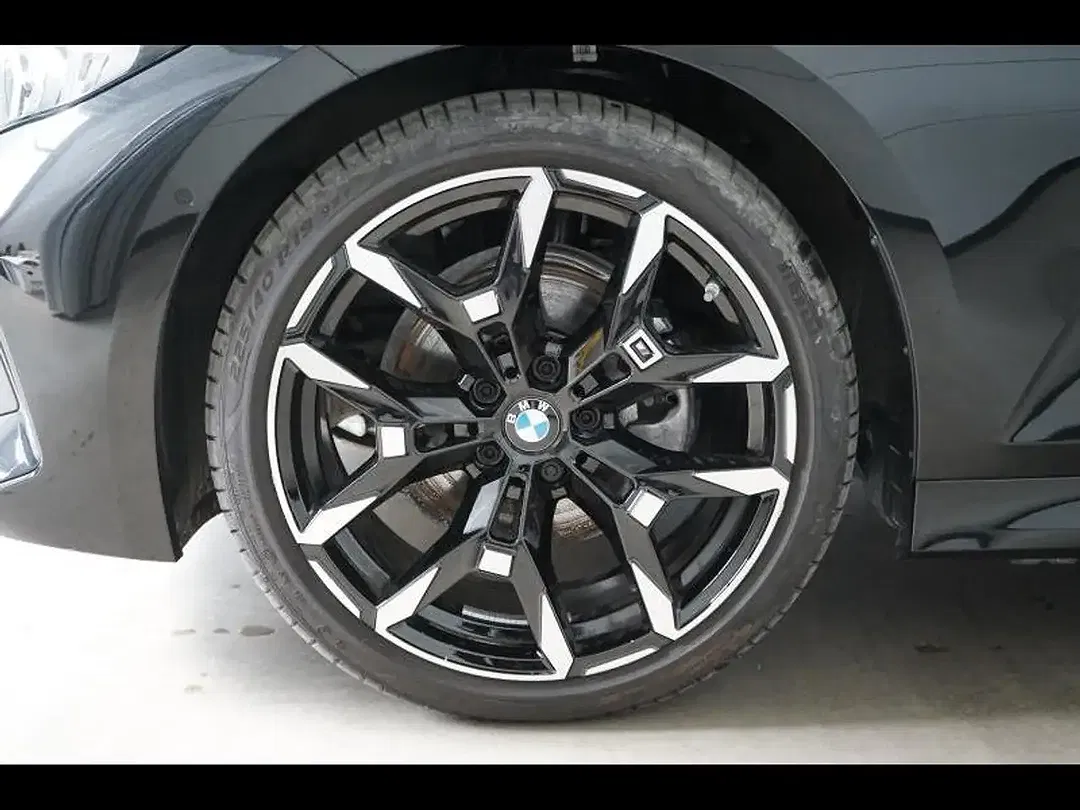 BMW 320 xDrive M Sport - Thumbnail 8