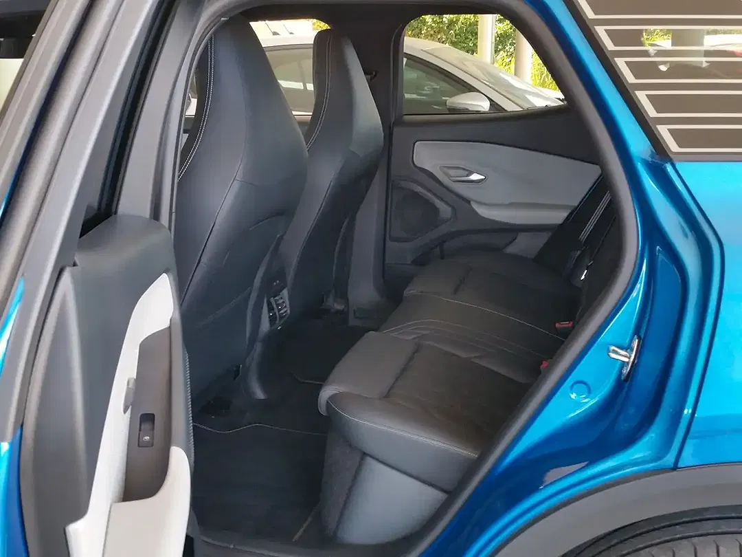Ford Explorer 4x4 Premium - Thumbnail 6