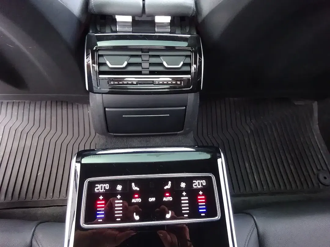 Audi A8 55 TFSI quattro S line - Thumbnail 24
