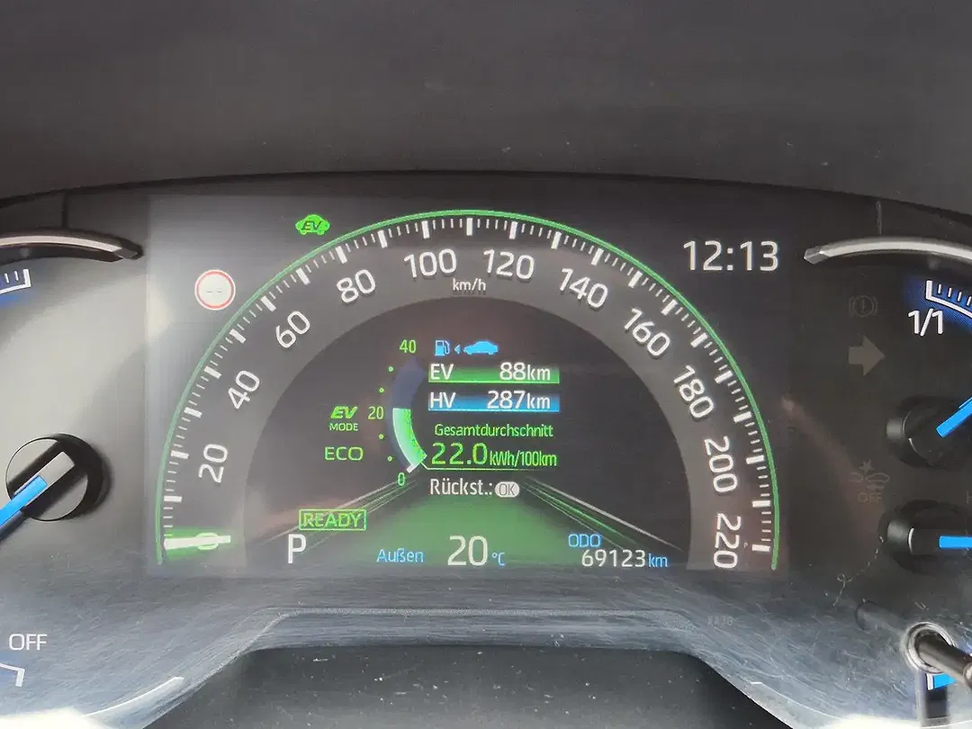 Toyota RAV 4 PHEV 4x4 - Thumbnail 14