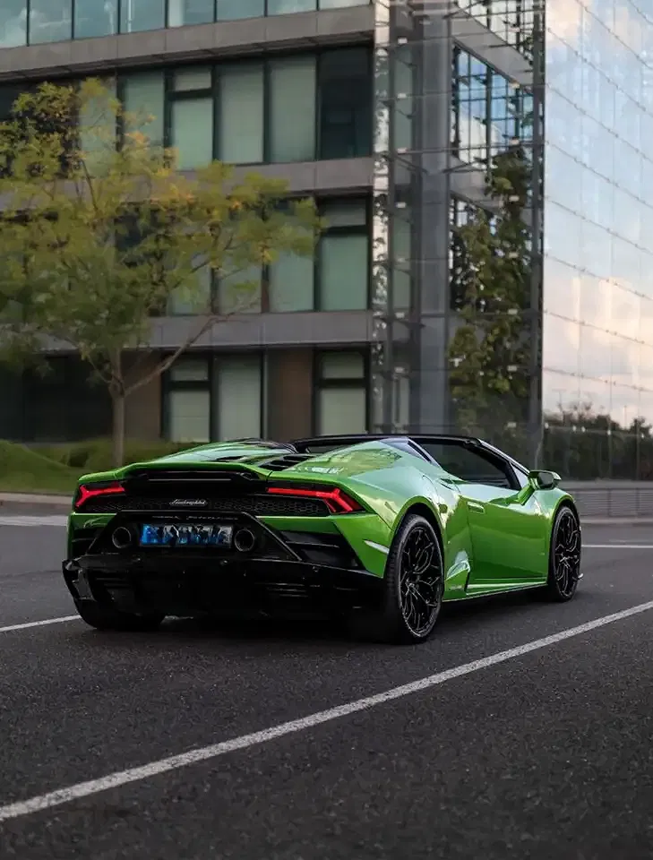 Lamborghini Huracán EVO Spyder - Thumbnail 5