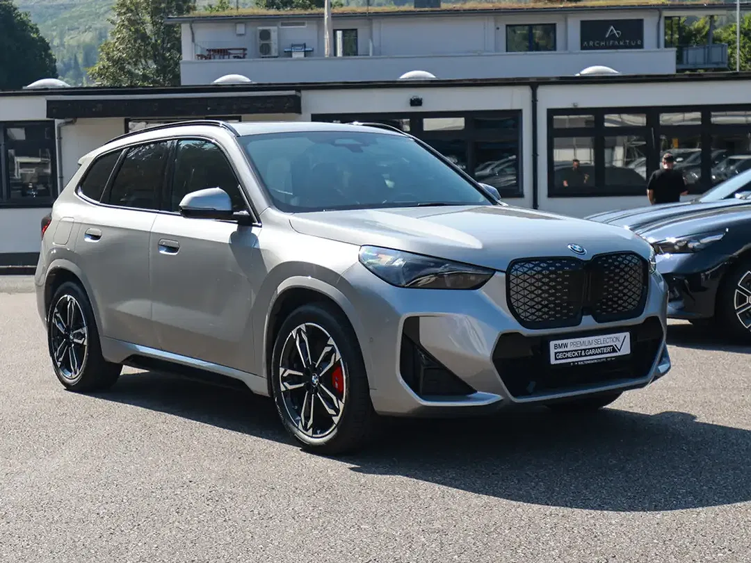 BMW iX1 xDrive M Sport Pro - Thumbnail 3