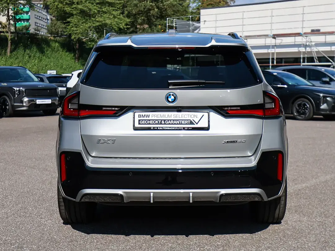 BMW iX1 xDrive M Sport Pro - Thumbnail 5