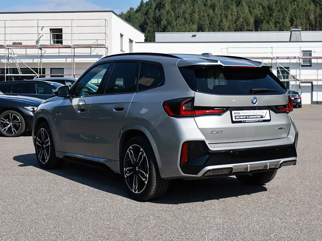 BMW iX1 xDrive M Sport Pro - Thumbnail 6