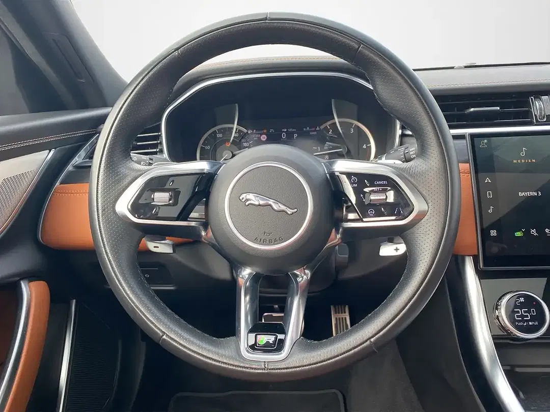 Jaguar XF 4x4 Sportbrake R-Dynamic Black - Thumbnail 10