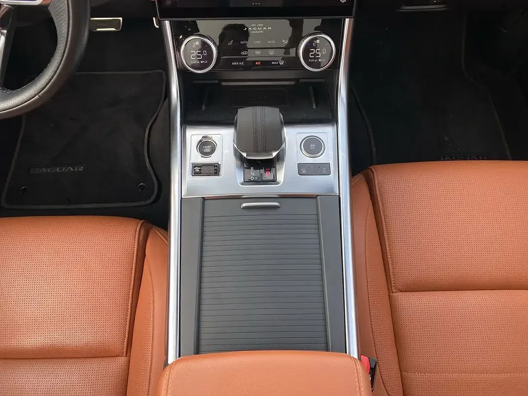 Jaguar XF 4x4 Sportbrake R-Dynamic Black - Thumbnail 5