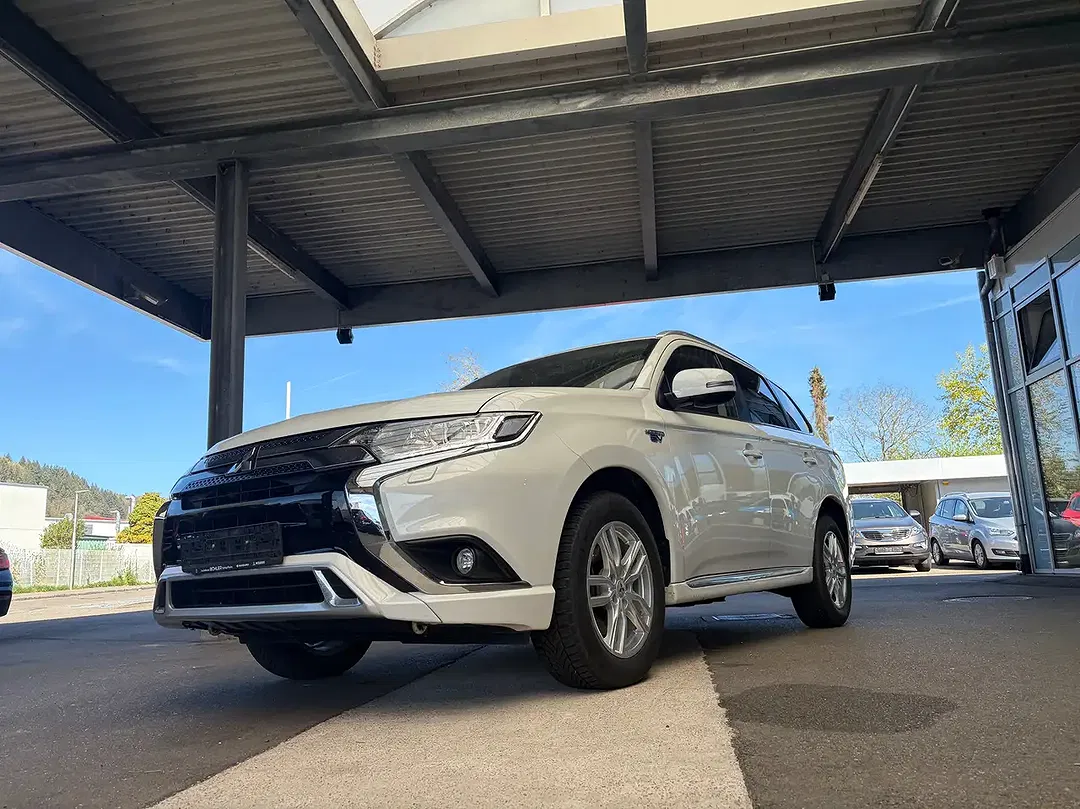 Mitsubishi Outlander PHEV Hybrid 4WD Basis Spirit - foto 1