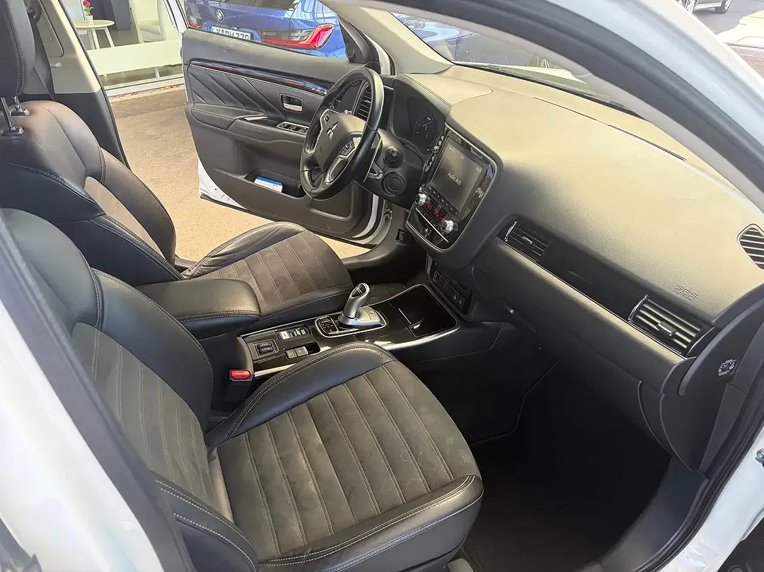 Mitsubishi Outlander PHEV Hybrid 4WD Basis Spirit - Thumbnail 10