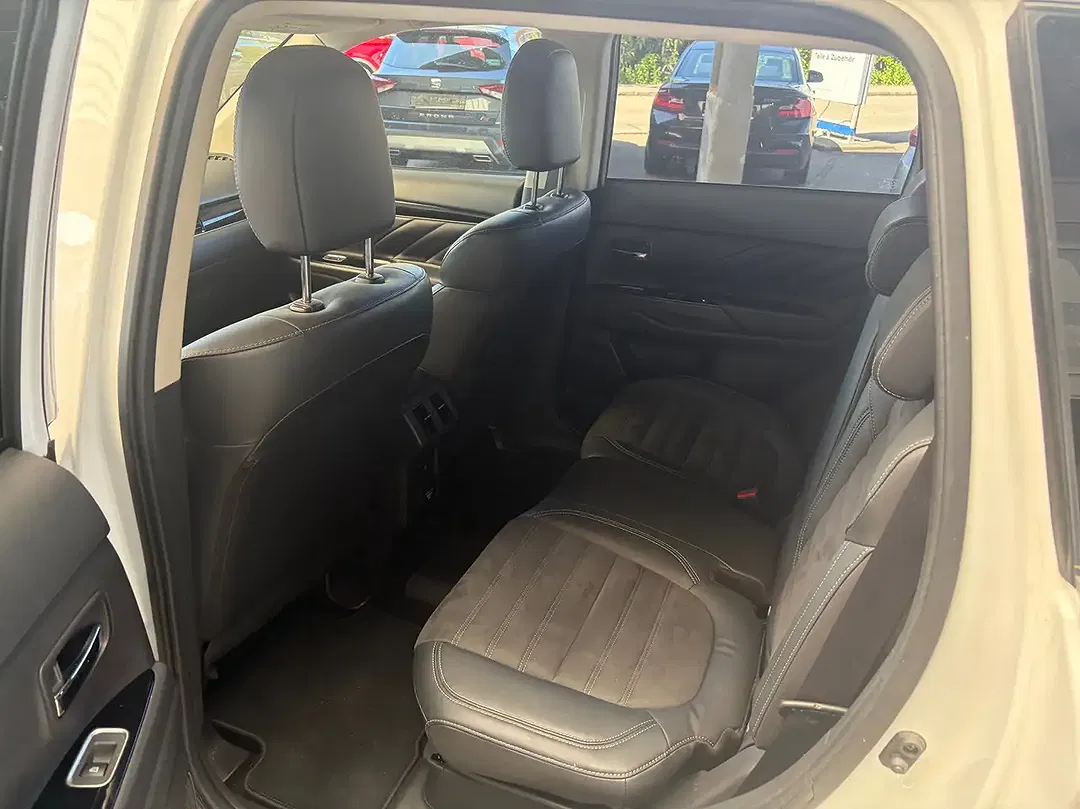 Mitsubishi Outlander PHEV Hybrid 4WD Basis Spirit - Thumbnail 11