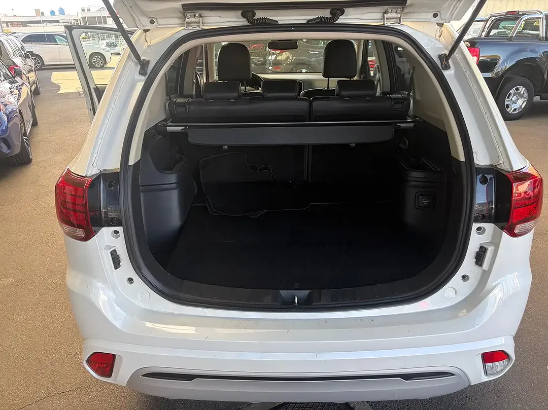 Mitsubishi Outlander PHEV Hybrid 4WD Basis Spirit - foto 13