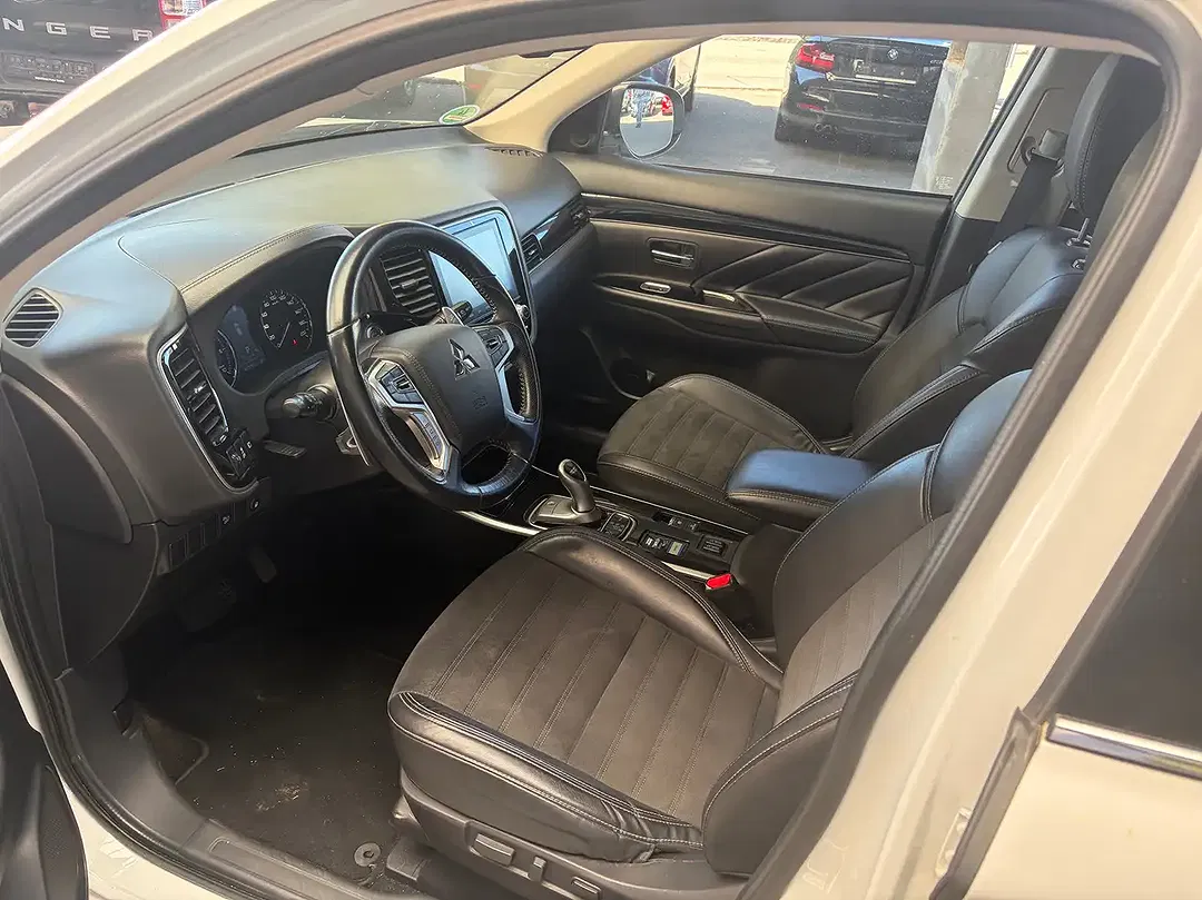 Mitsubishi Outlander PHEV Hybrid 4WD Basis Spirit - Thumbnail 9