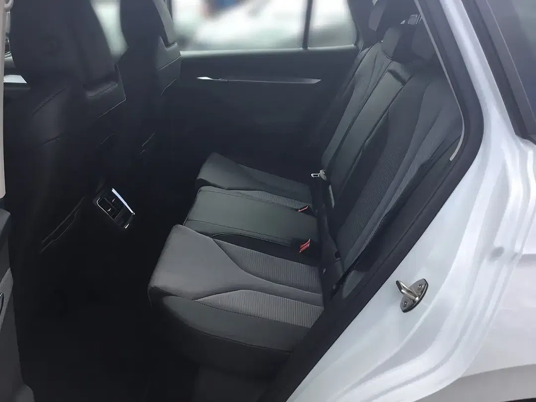 Skoda Enyaq 60 iV Loft - Thumbnail 13