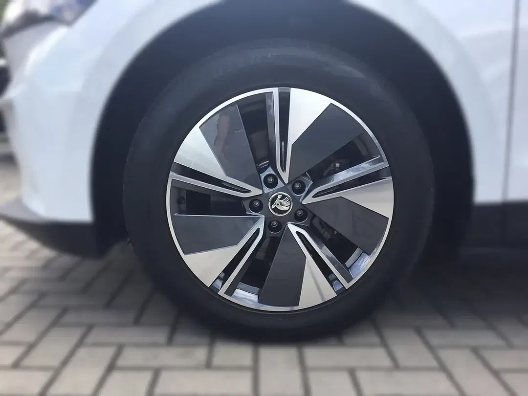 Skoda Enyaq 60 iV Loft - Thumbnail 6