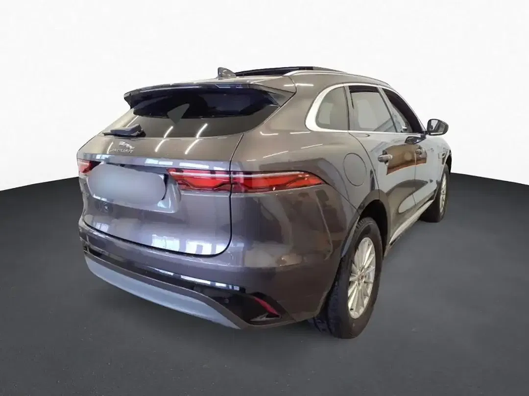 Jaguar F-Pace R-Dynamic SE - Thumbnail 4