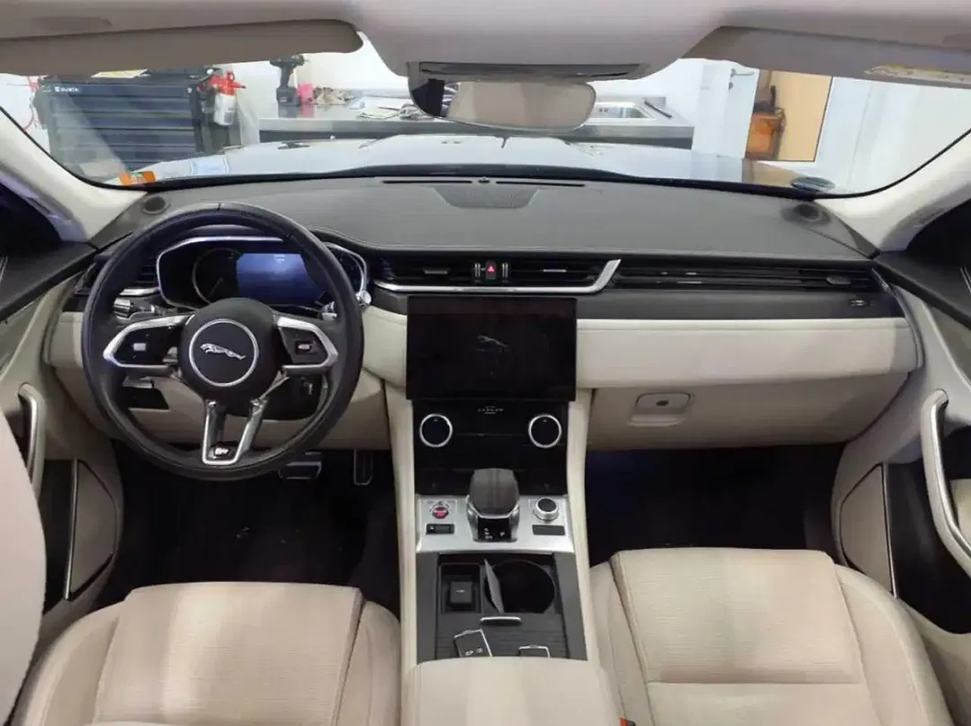 Jaguar F-Pace R-Dynamic SE - Thumbnail 7