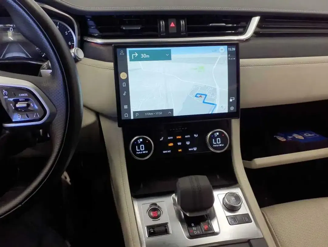 Jaguar F-Pace R-Dynamic SE - Thumbnail 9