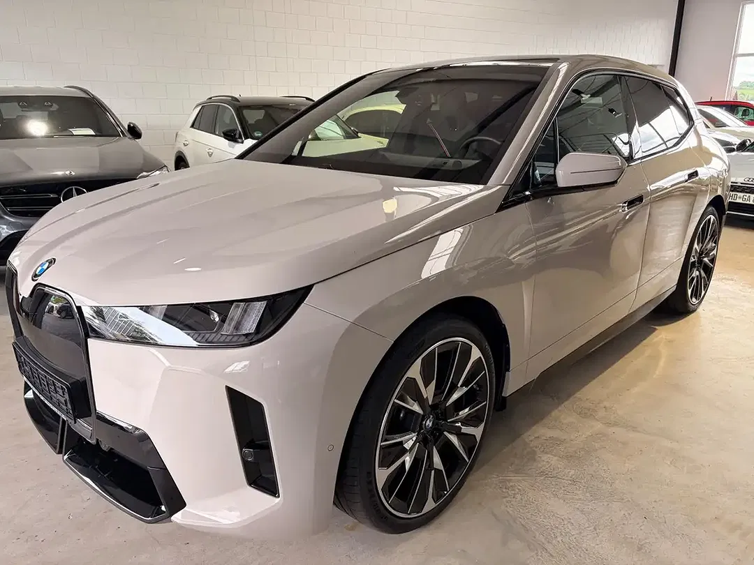BMW iX xDrive M Sport Pro - Thumbnail 10