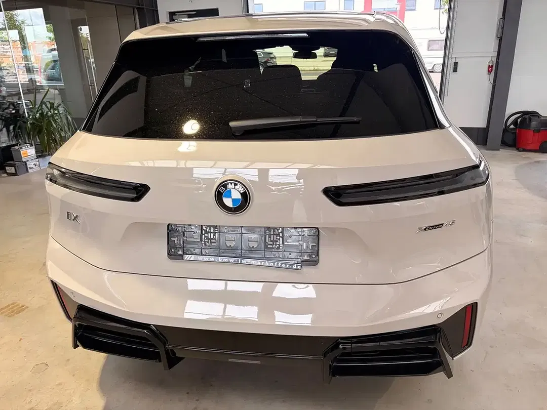 BMW iX xDrive M Sport Pro - Thumbnail 13