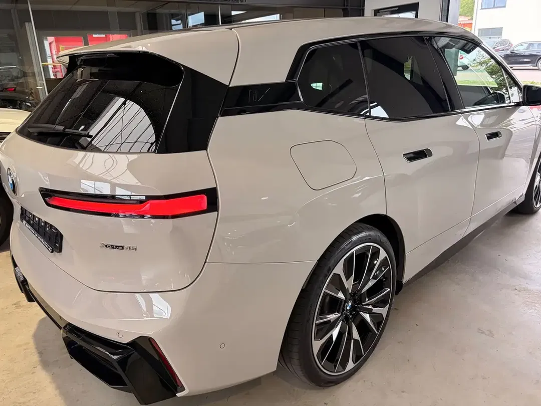 BMW iX xDrive M Sport Pro - Thumbnail 3