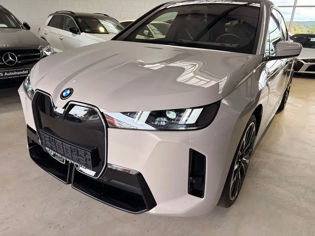 BMW iX xDrive M Sport Pro - Thumbnail 6