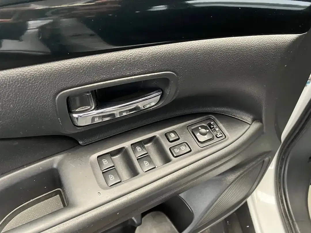 Mitsubishi Outlander 2.0 Spirit - Thumbnail 10