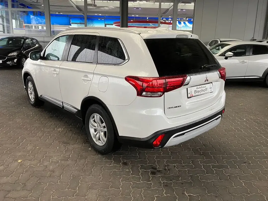 Mitsubishi Outlander 2.0 Spirit - Thumbnail 7