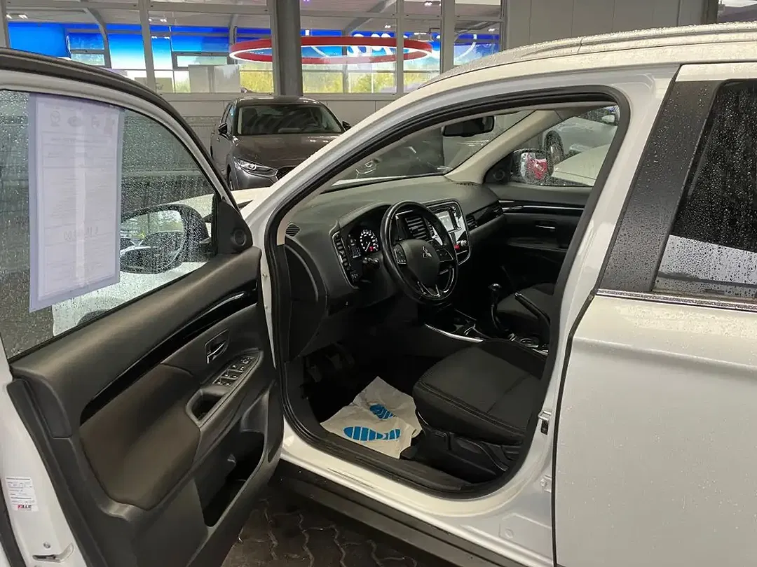 Mitsubishi Outlander 2.0 Spirit - Thumbnail 9