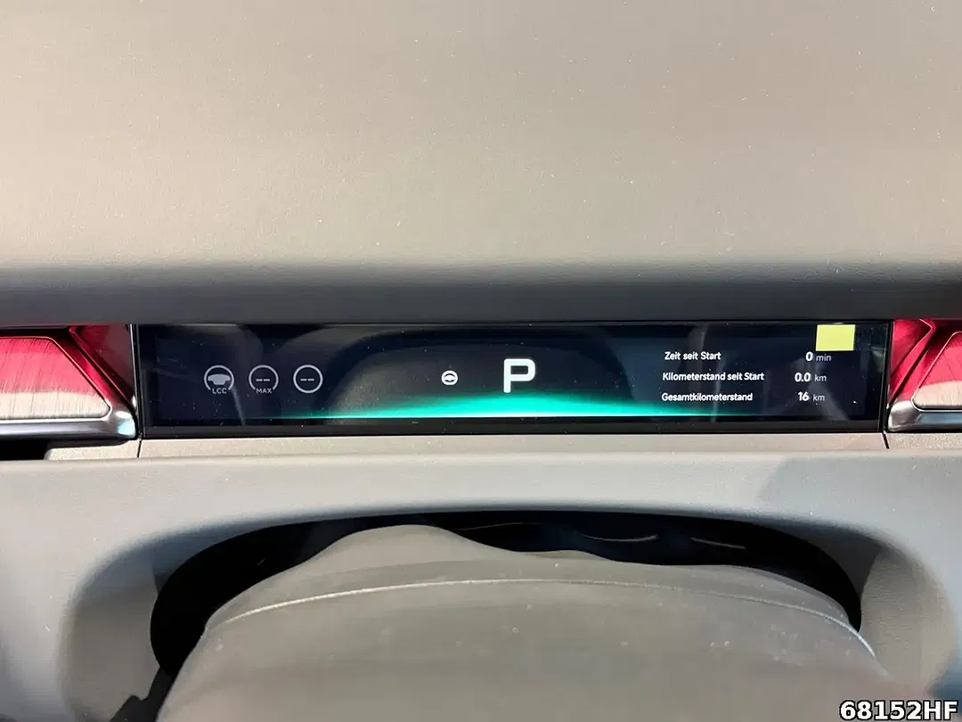 Xpeng P7 - Thumbnail 10
