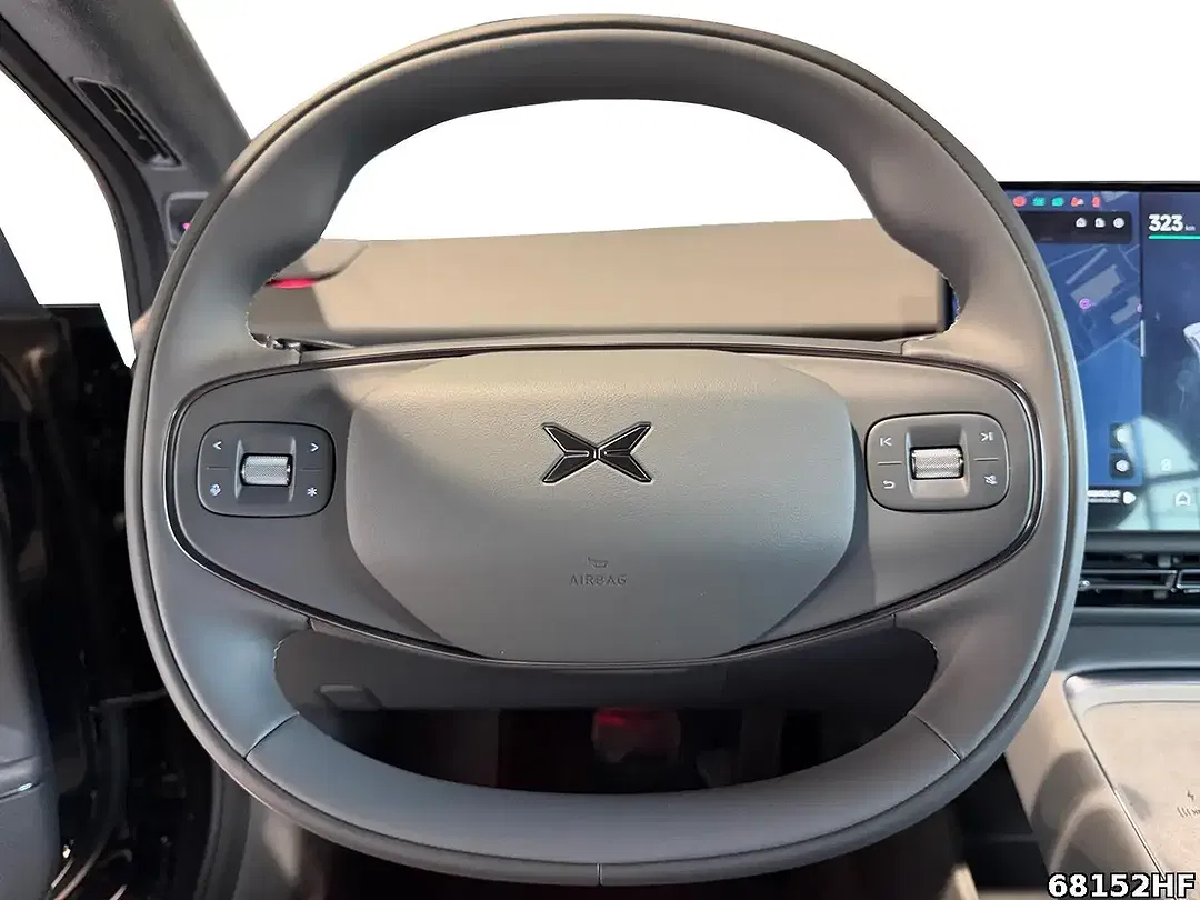Xpeng P7 - Thumbnail 9