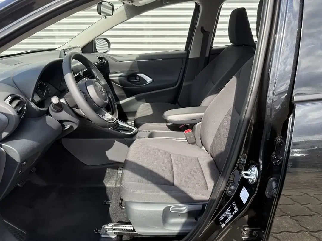 Mazda 2 1.5 VVT-i CVT Hybrid Centre-Line - Thumbnail 8