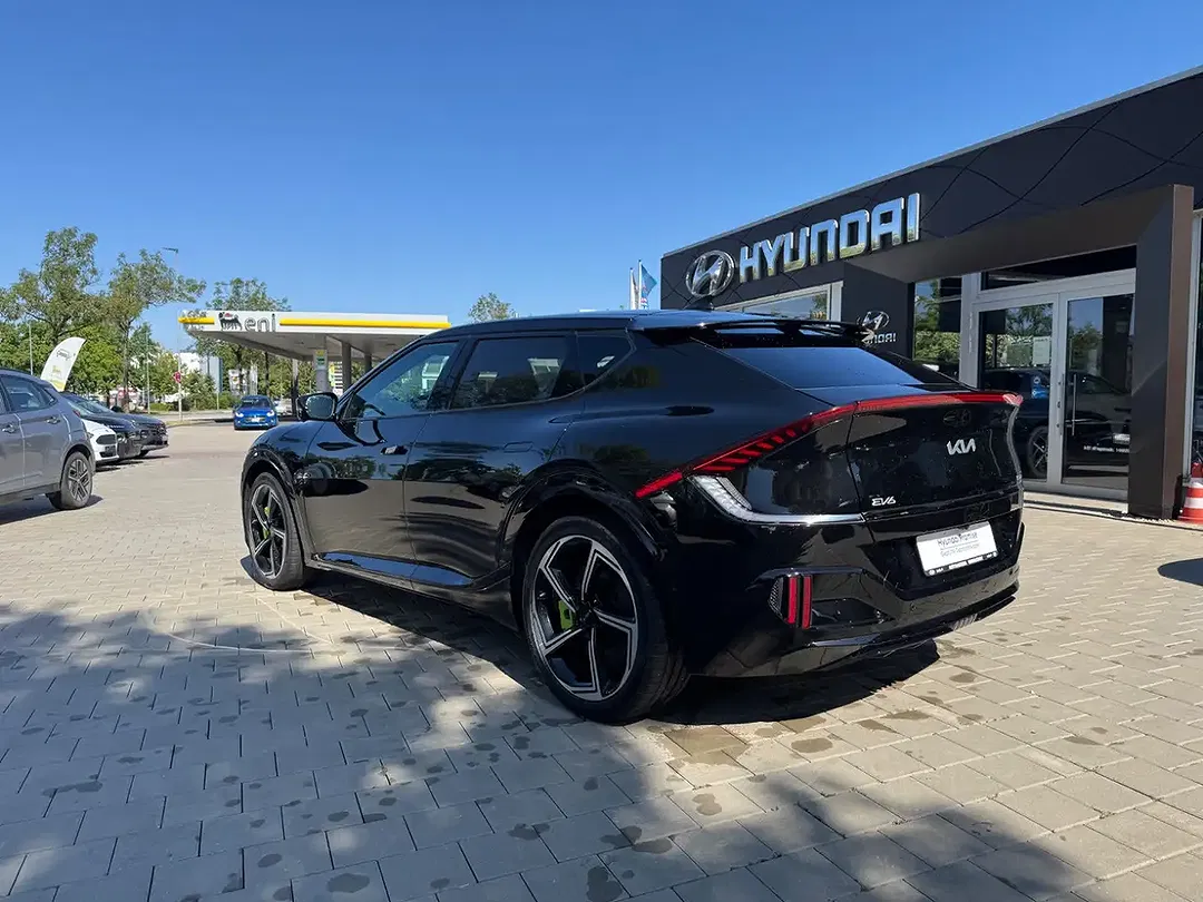 Kia EV6 GT - Thumbnail 3