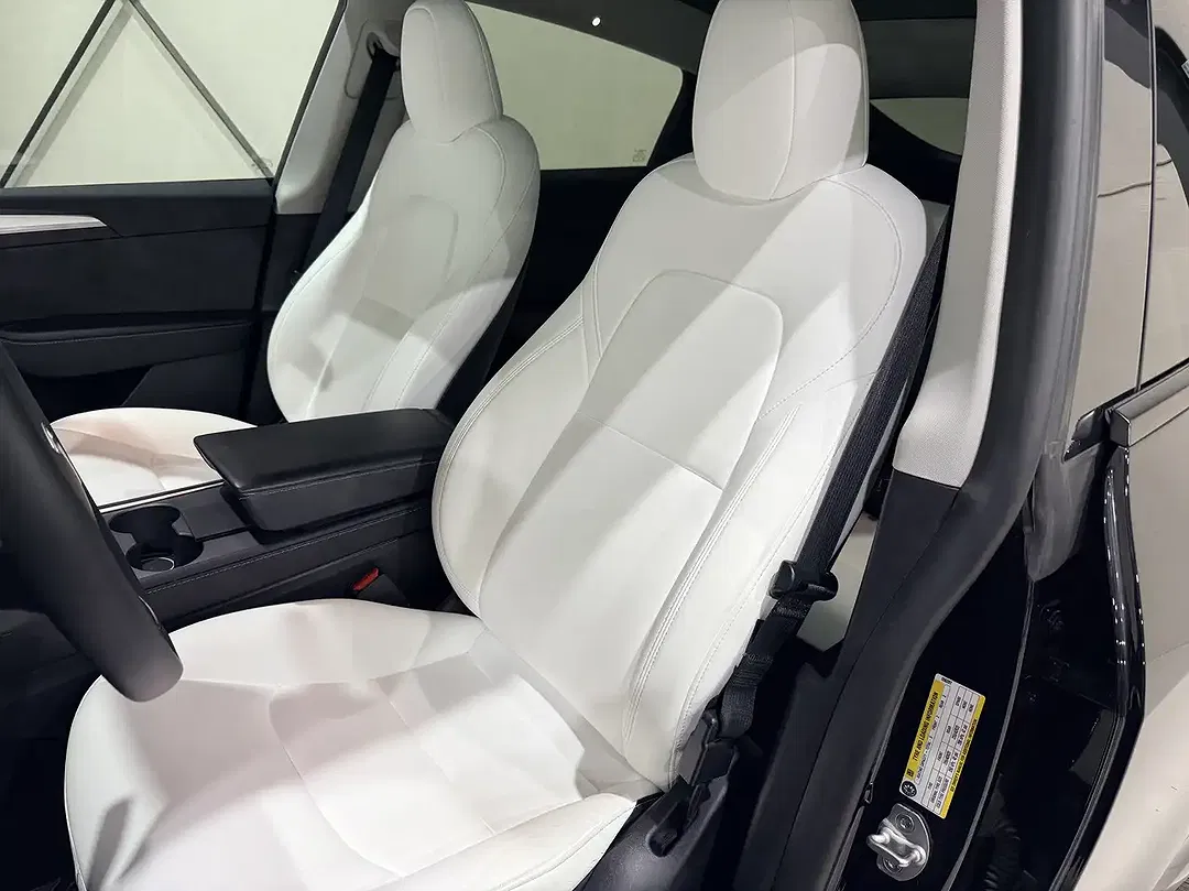 Tesla Model Y Standard Range - Thumbnail 14