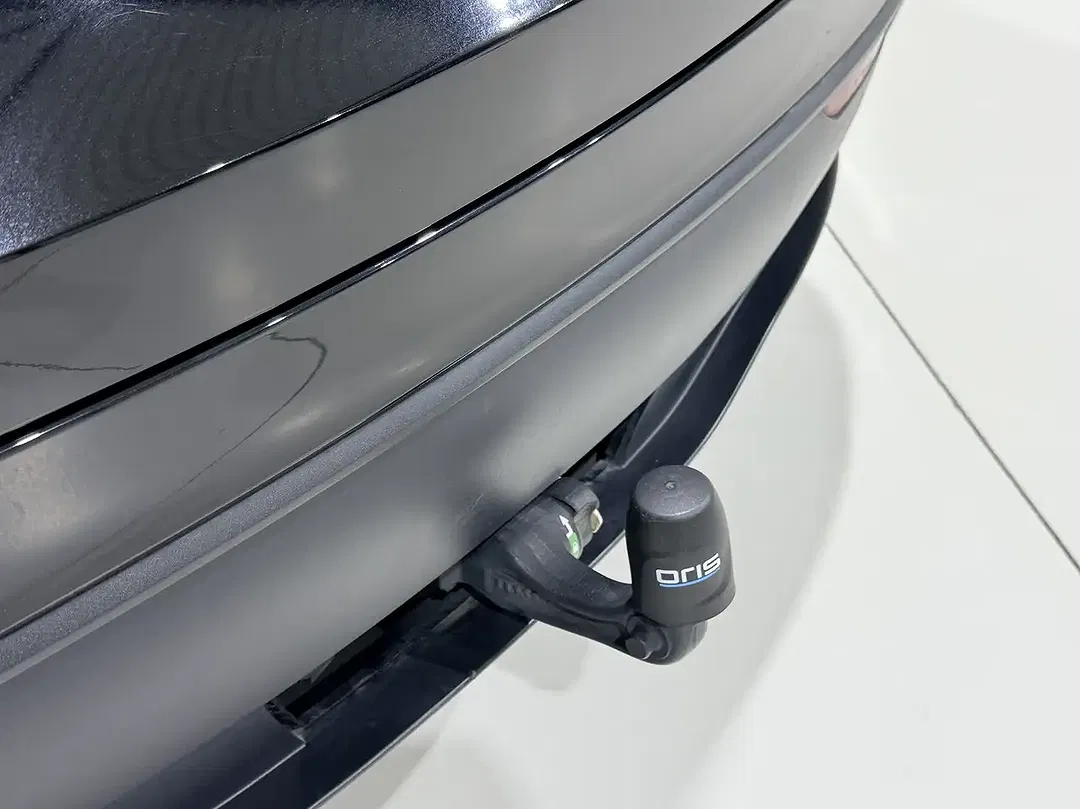 Tesla Model Y Standard Range - Thumbnail 5