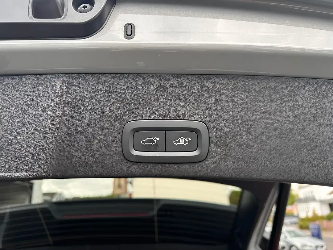 Volvo EX40 Ultra Black Edition - Thumbnail 10