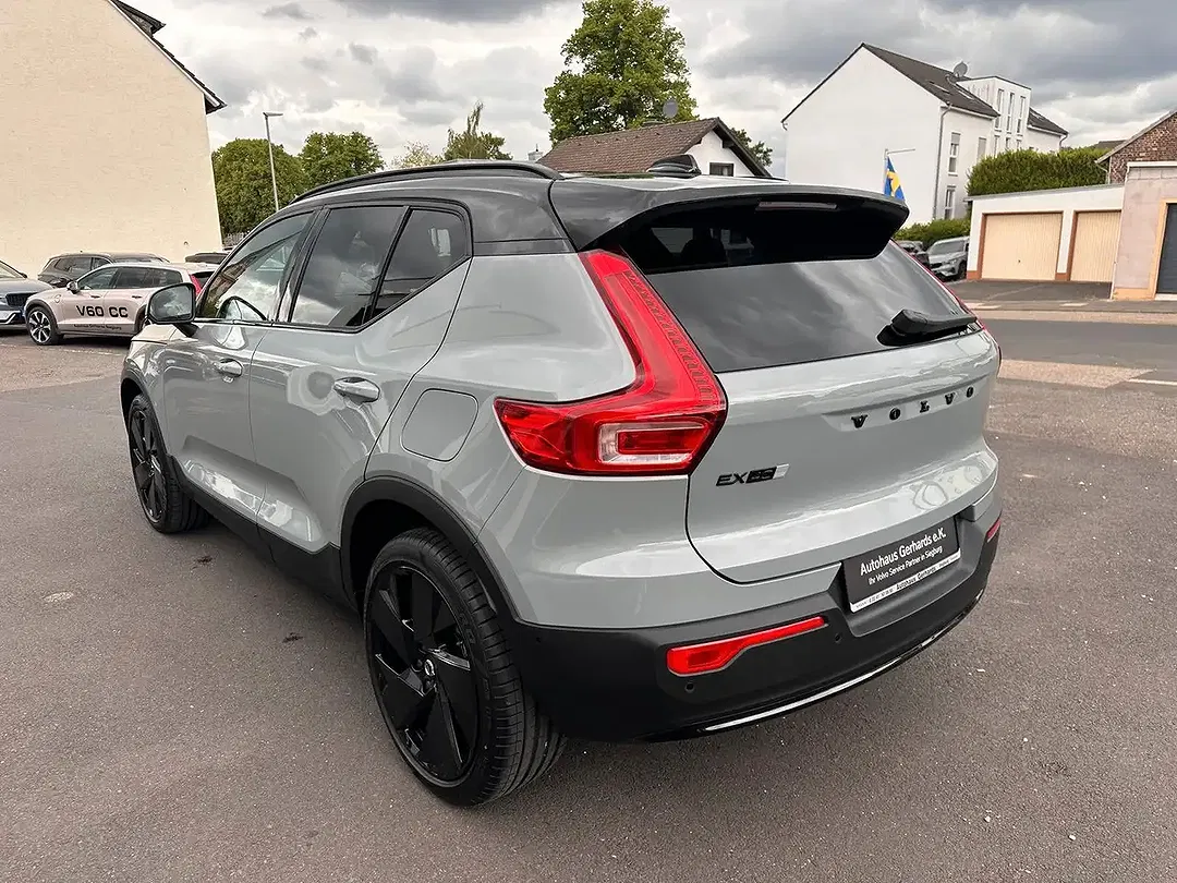 Volvo EX40 Ultra Black Edition - Thumbnail 11
