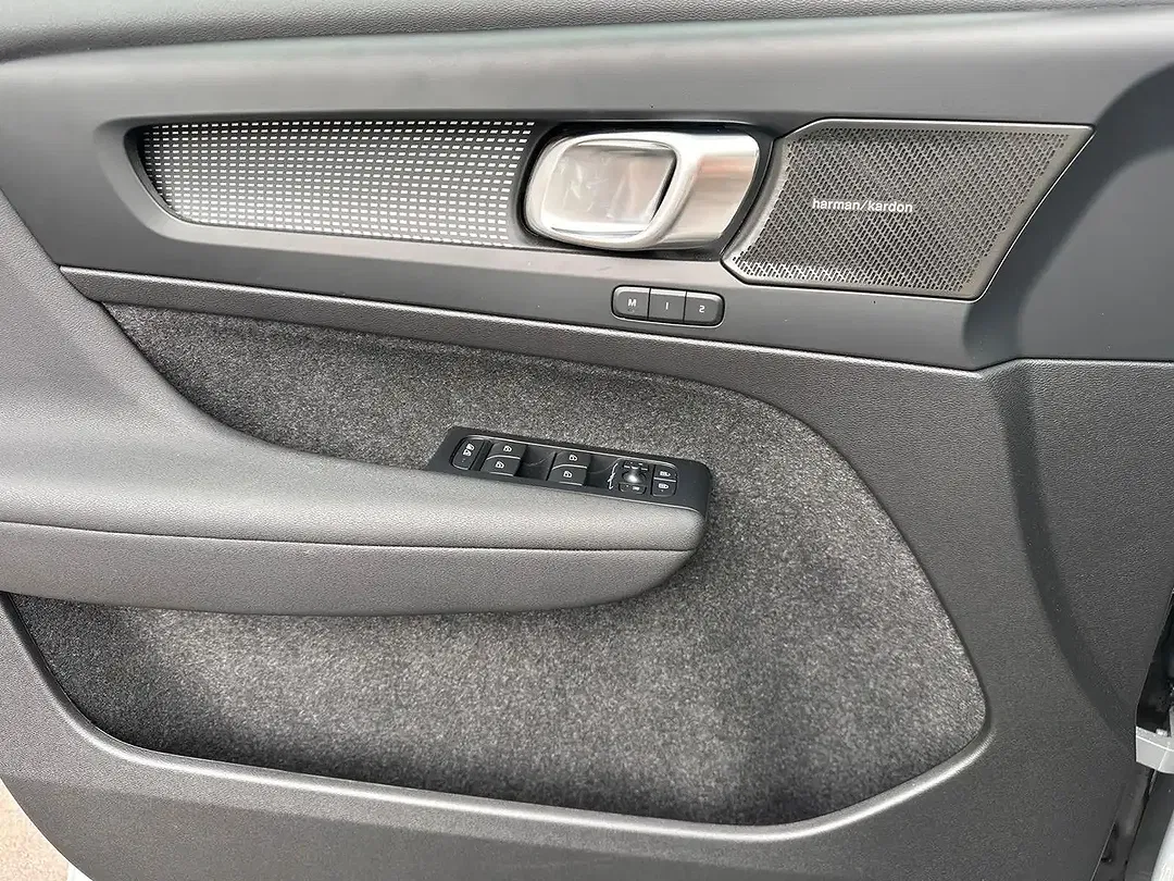 Volvo EX40 Ultra Black Edition - Thumbnail 13