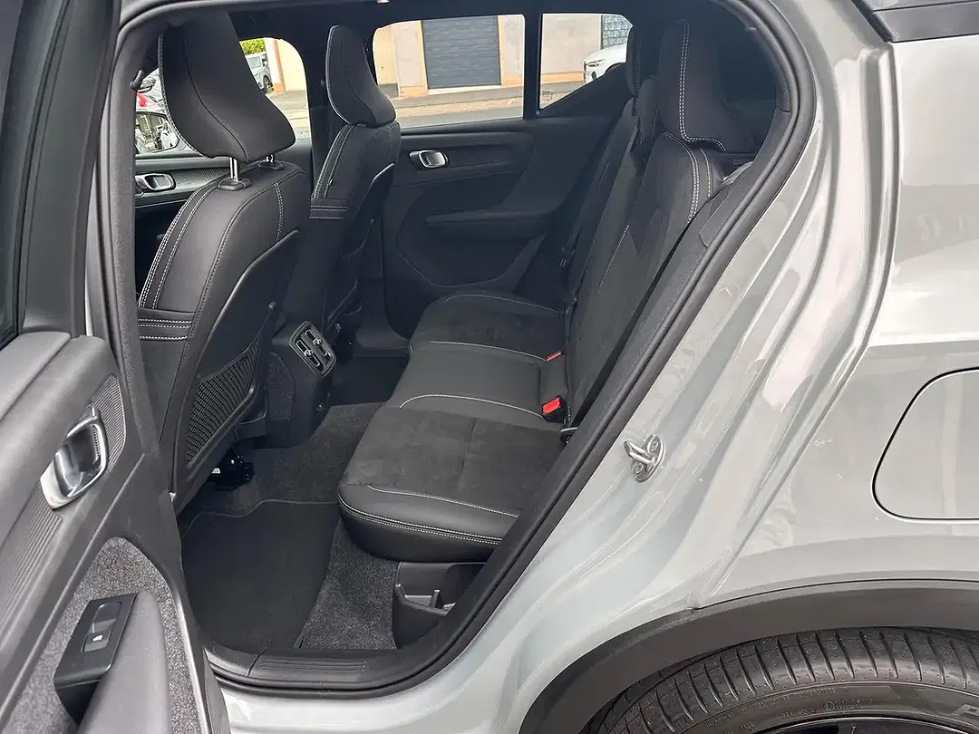 Volvo EX40 Ultra Black Edition - foto 15