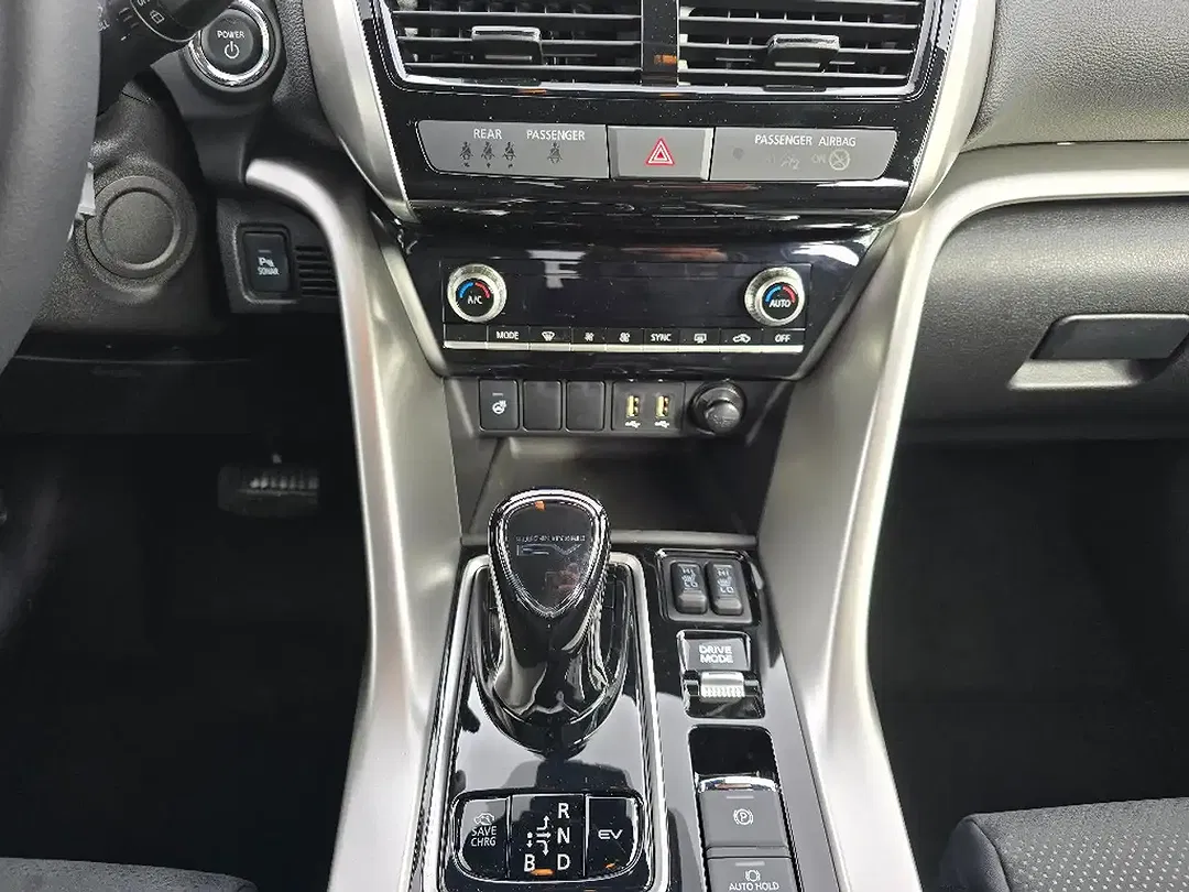 Mitsubishi Eclipse Cross 2.4 PHEV Hybrid MIVEC 4WD Select - foto 15