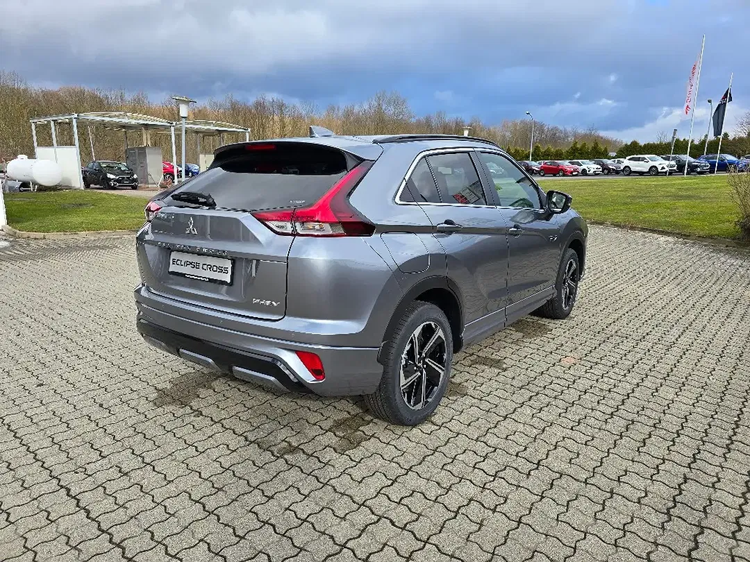 Mitsubishi Eclipse Cross 2.4 PHEV Hybrid MIVEC 4WD Select - foto 2