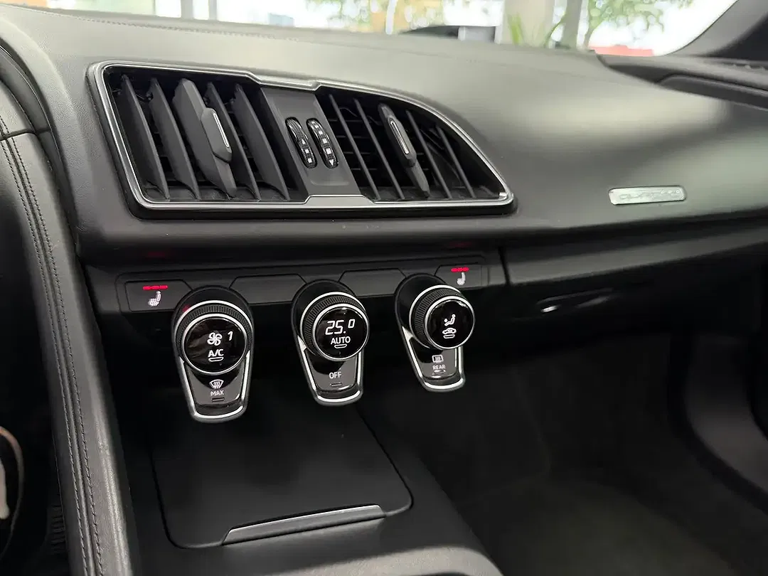 Audi R8 5.2 V10 FSI quattro performance - Thumbnail 13