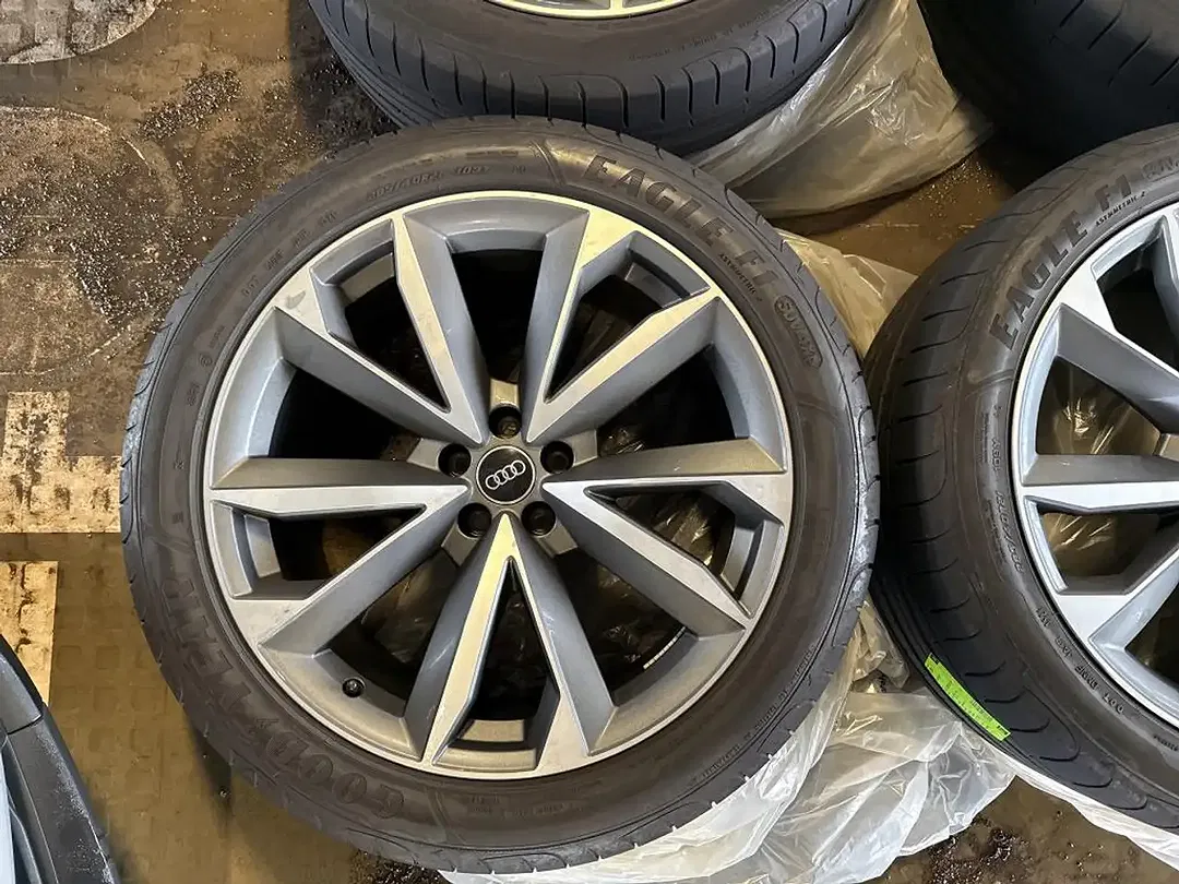 Audi SQ7 4.0 TFSI quattro competition plus Matrix LED - Thumbnail 3