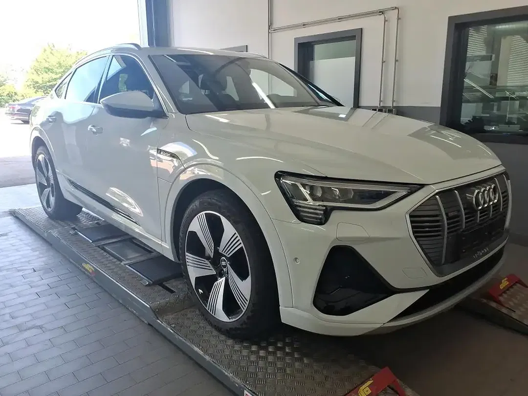 Audi e-tron 55 Sportback S line - Thumbnail 4