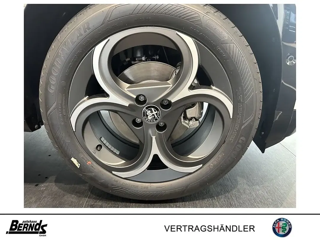 Alfa Romeo Junior 1.2 VGT Ibrida Sport Speciale - foto 11