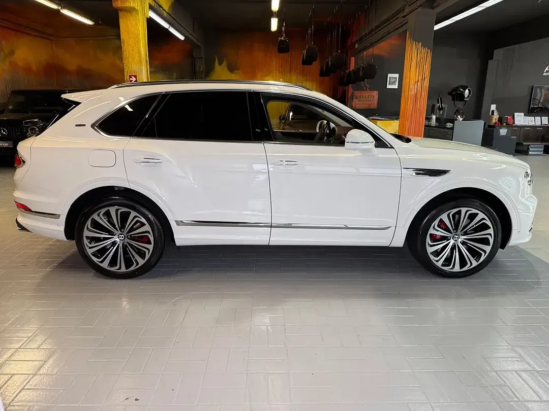 Bentley Bentayga 4.0 V8 First Edition Mulliner - Thumbnail 8