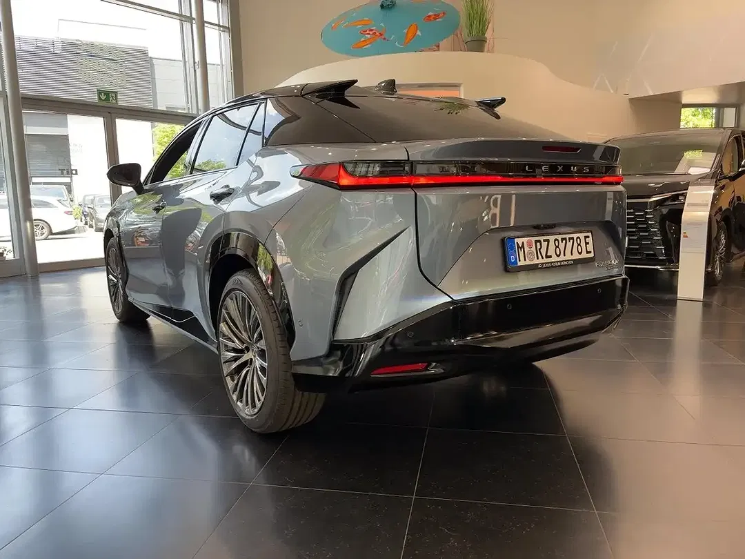Lexus RZ DIRECT4 Luxury - Thumbnail 3